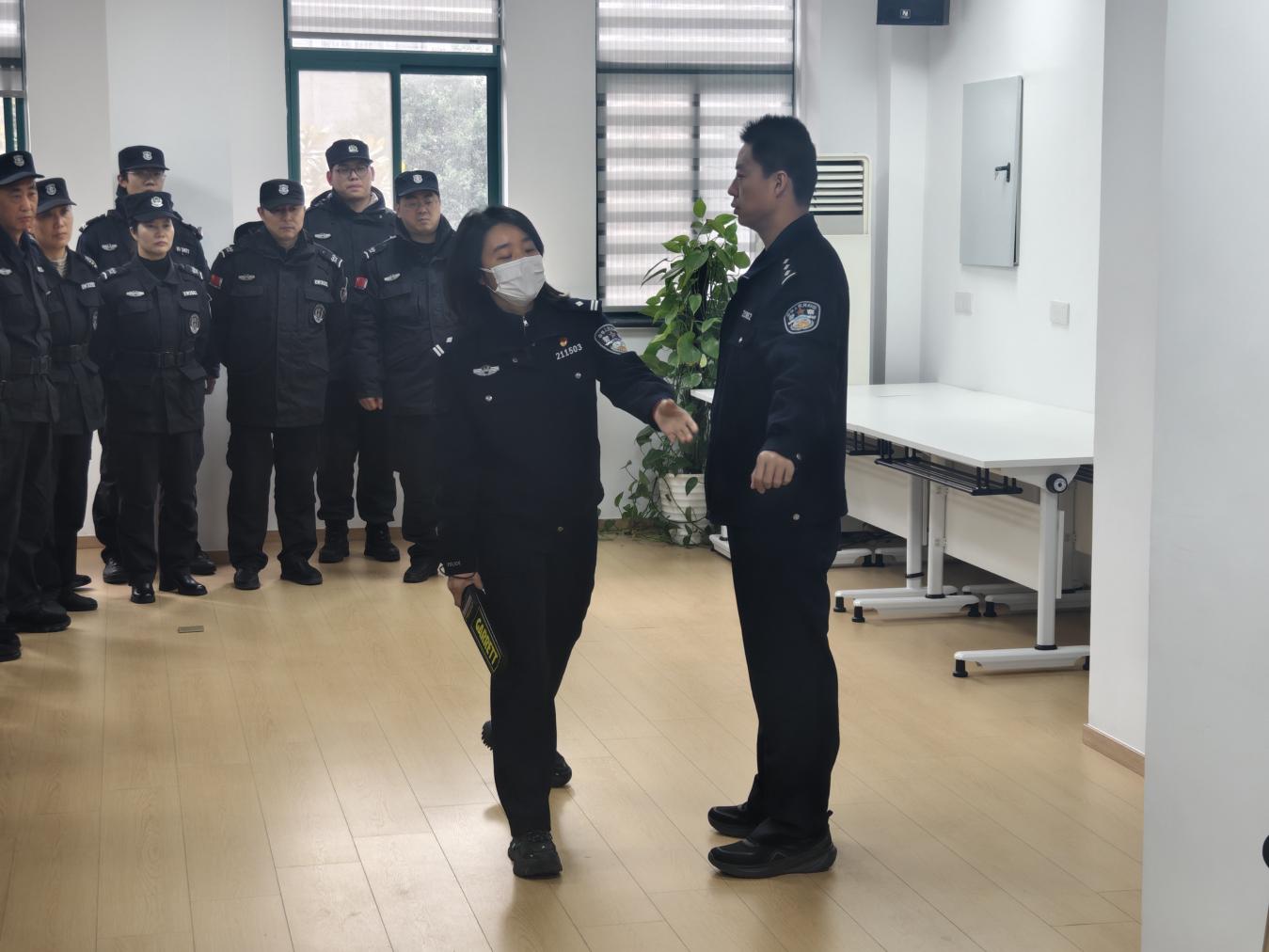 E:/25.12.10后 上傳網(wǎng)站留存/以專業(yè)守護安全 用實戰(zhàn)淬煉本領/照片/a98a2230643f88d54b379845c7c6dff4.jpga98a2230643f88d54b379845c7c6dff4