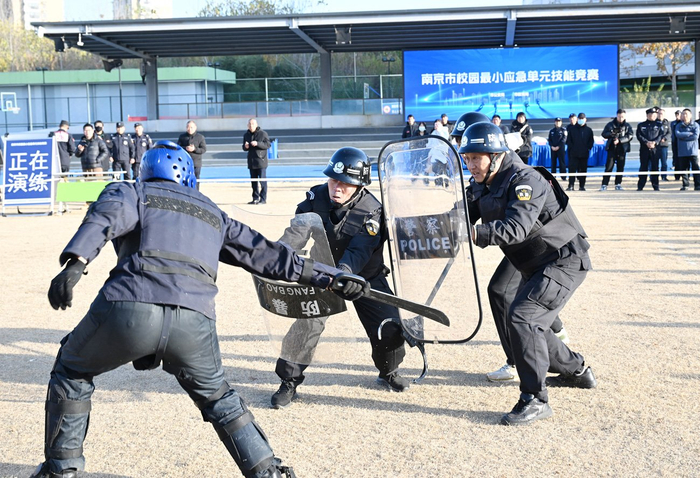 E:/25.12.10后 上傳網(wǎng)站留存/喜報(bào)！南京市保安服務(wù)有限公司建鄴分公司榮獲“校園最小應(yīng)急單元技能競賽”一等獎/照片/w700d1q75cms.jpgw700d1q75cms