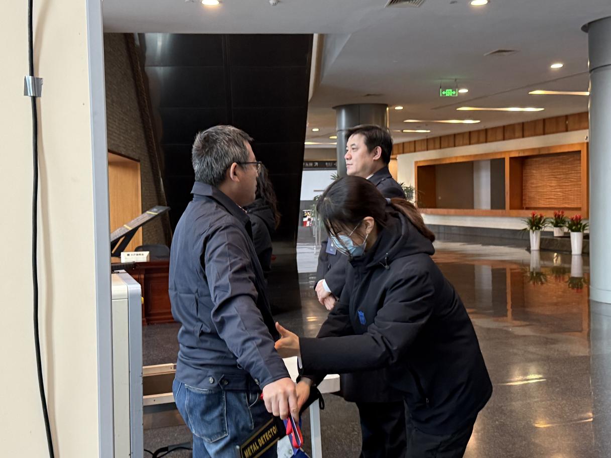 E:/25.12.10后 上傳網(wǎng)站留存/“安保鐵軍、硬核保障”2026系列報(bào)道一——科技引領(lǐng)未來(lái)，安全護(hù)航盛會(huì)/照片/79854b95b5929b8d99e14dd1fe9a271f.jpg79854b95b5929b8d99e14dd1fe9a271f